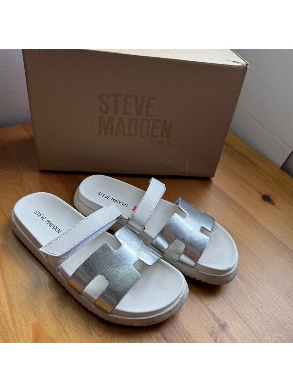 Steve Madden jmayven slide sandals white and silver size 3 - Picture 1 of 10